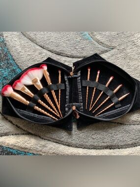 Unicorn Cosmetics Rose Gold Pink Tip Royal Makeup Brush Set + Velvet Hard Case!